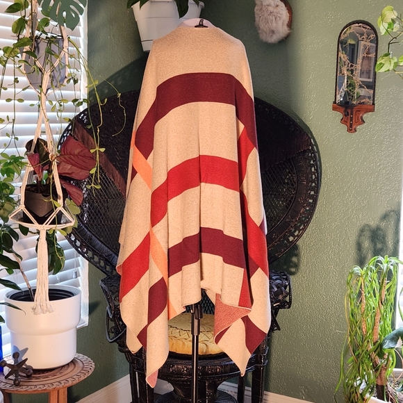 Talbots Poncho - Picture 4 of 5